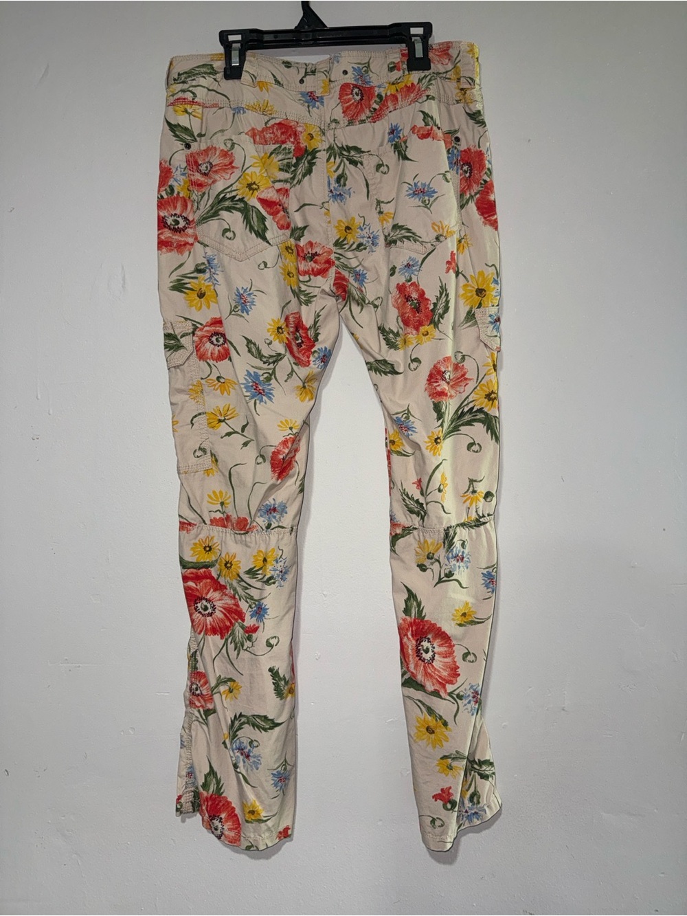 Anthropologie Hei Hei Floral Crop Cargo Pants in Beige with Red Bloom Print - Picture 4 of 6